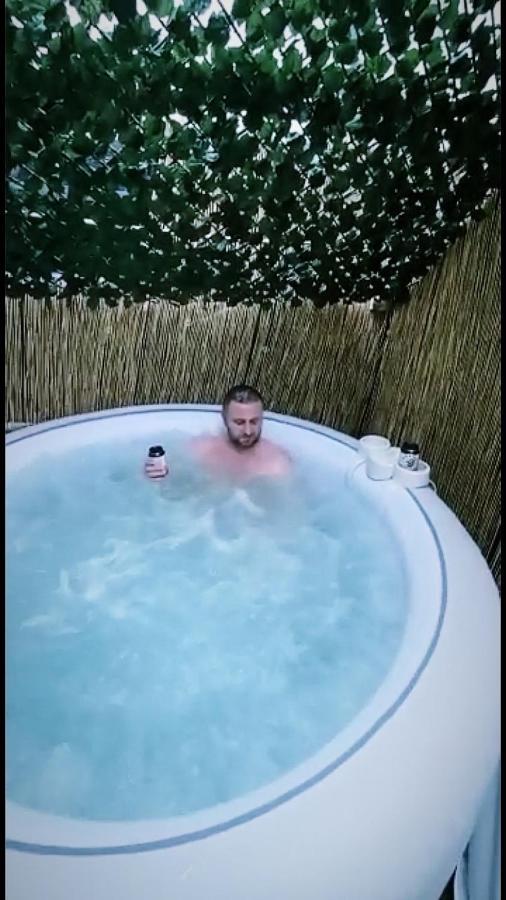 Jacuzzi Jungle Centre Apartment